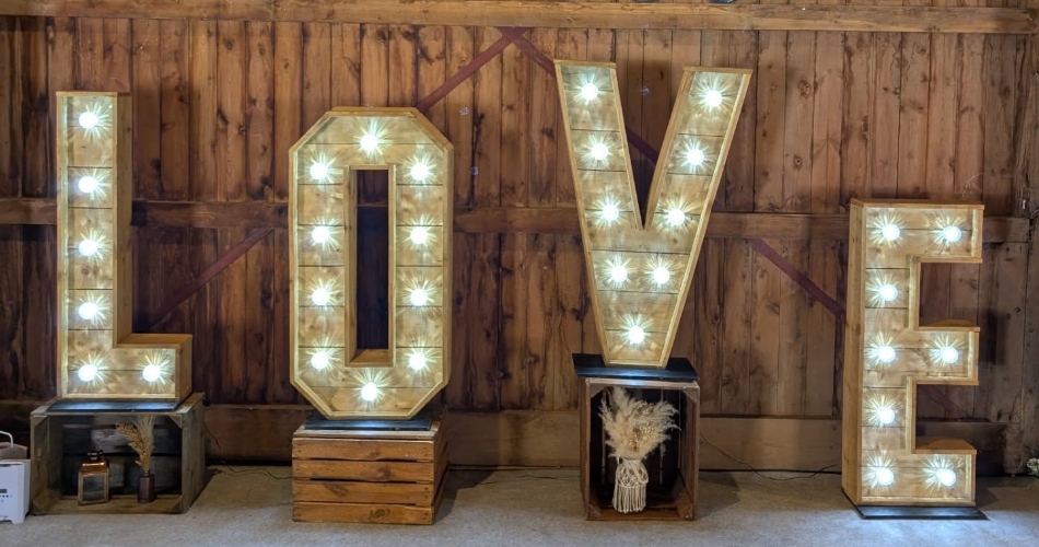 Image 1: Belles & Beaus