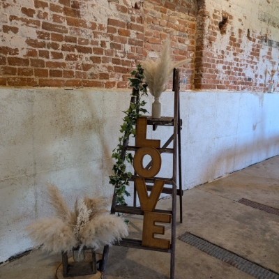 Image 2: Belles & Beaus