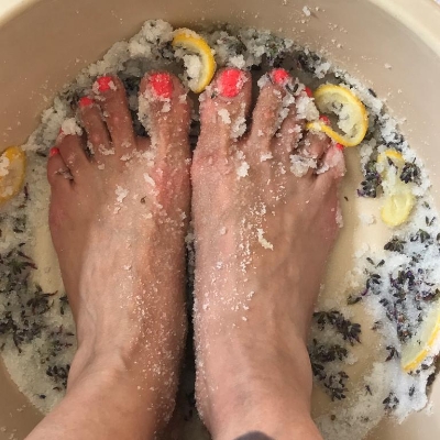Get sandal-ready with this DIY foot scrub