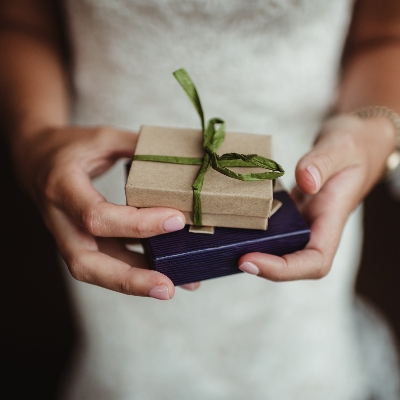 Wedding News: Save money on wedding party gifts