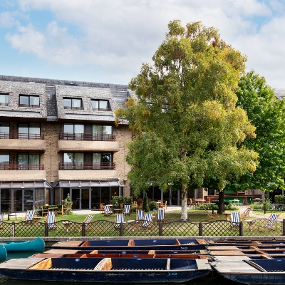 Graduate Cambridge is a modern and bold wedding venue on the banks of the River Cam