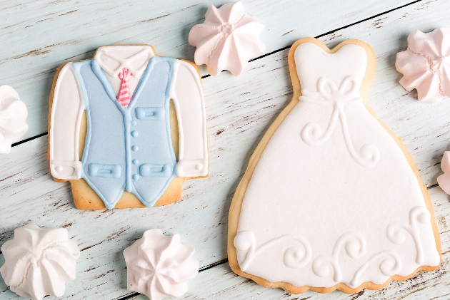 cookie favours bride and groom iced patterns