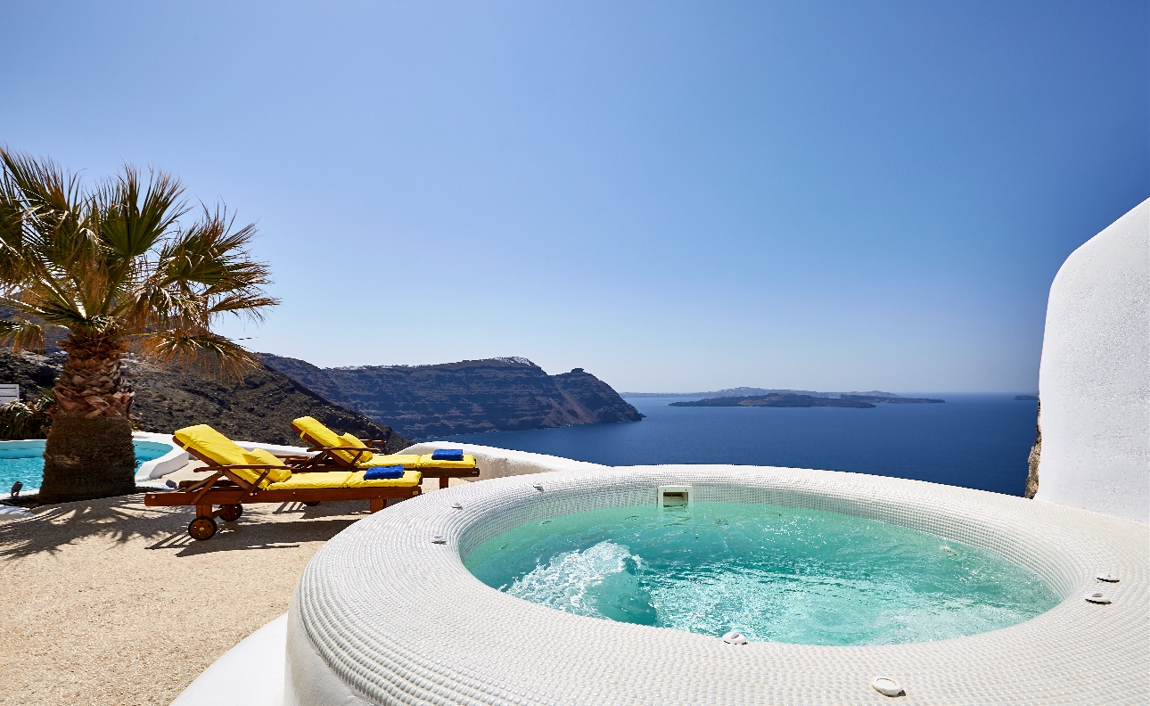 rooftop terrace with sun loungers, jacuzzi view of the sea and mountains