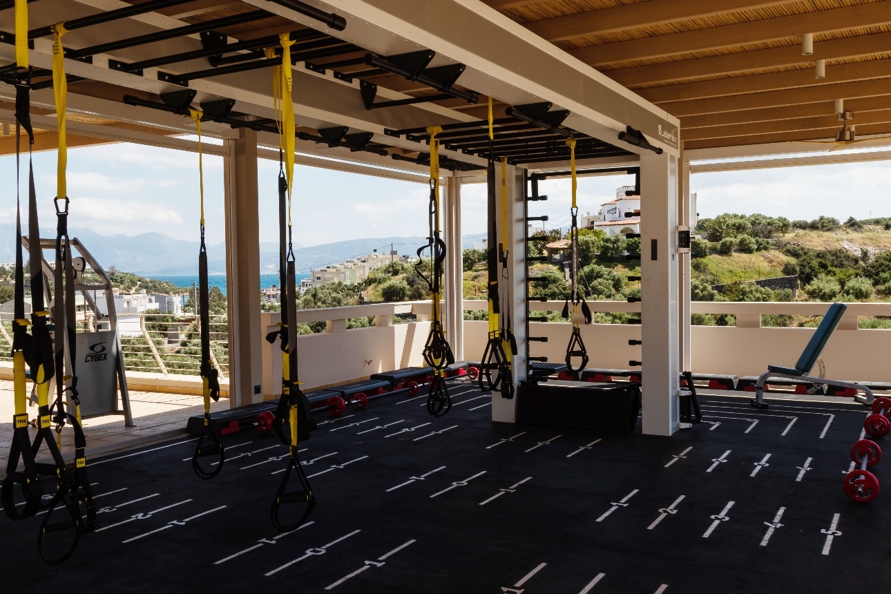 outdoro gym with equipement open walls with panormanic views