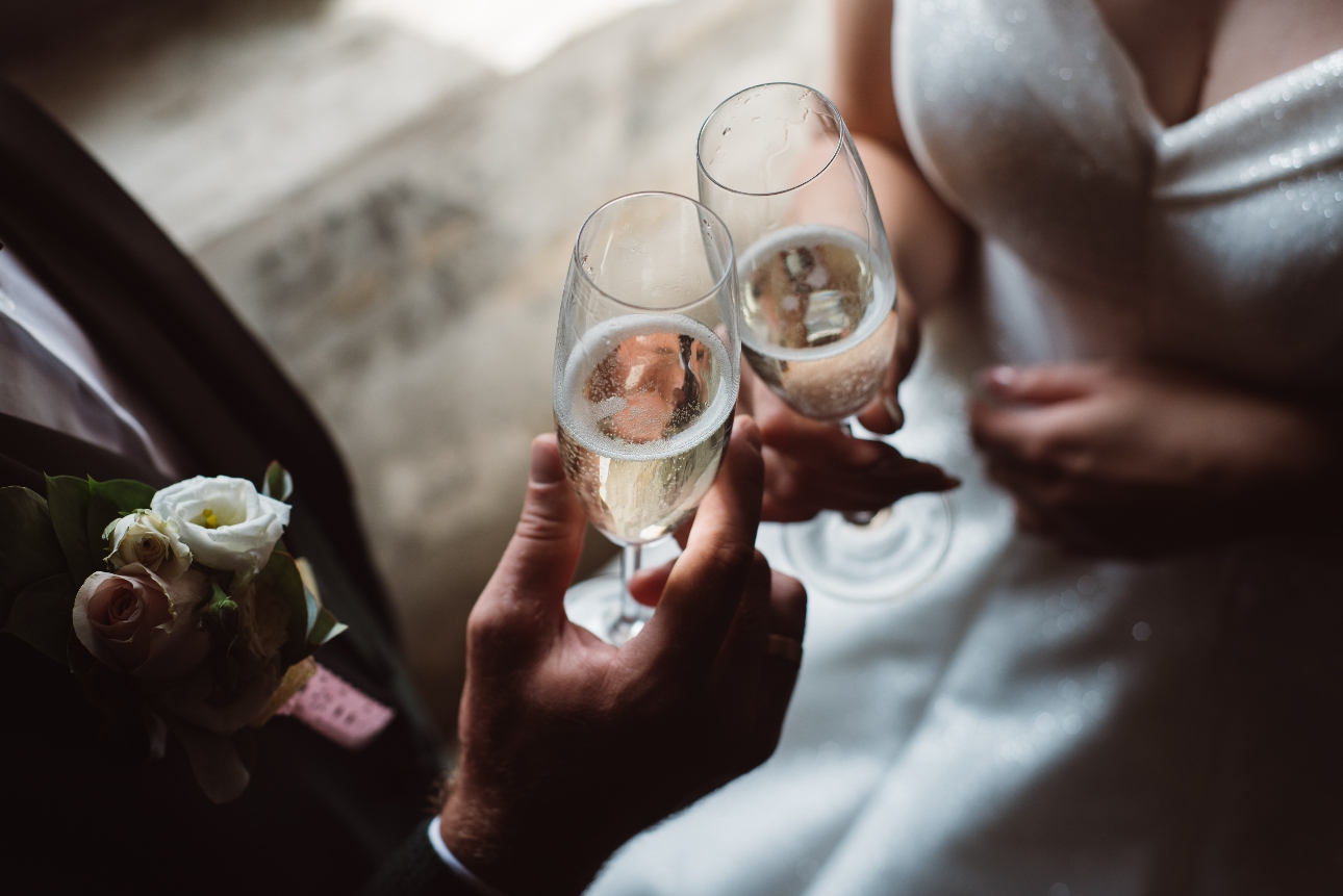 bride and groom clinking glasses of champagne