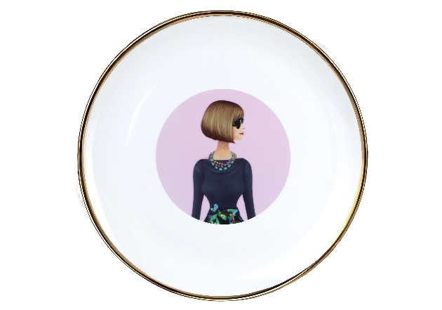 white plate with gold edge with anna wintour in the centre