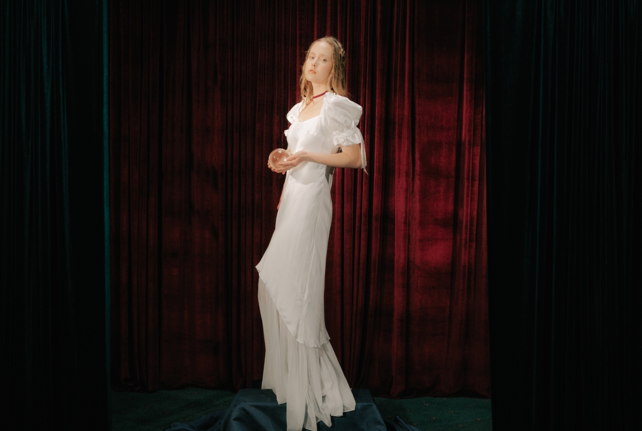 Tamsyn Puff Sleeves reimagine old-world romance through a modern lens. Detachable silk satin sleeves that bring sculptural volume and quiet strength to any gown.